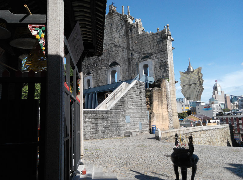 The Blending of Chinese and Western Cultures at the St. Paul's Ruins